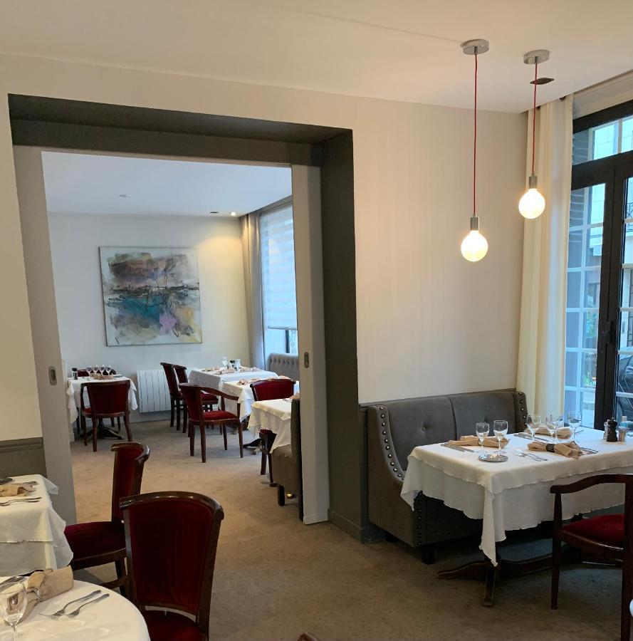 Hotel Des 3 Marches- Logis Hotel Restaurant Le Vesinet Bagian luar foto