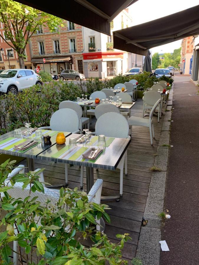 Hotel Des 3 Marches- Logis Hotel Restaurant Le Vesinet Bagian luar foto